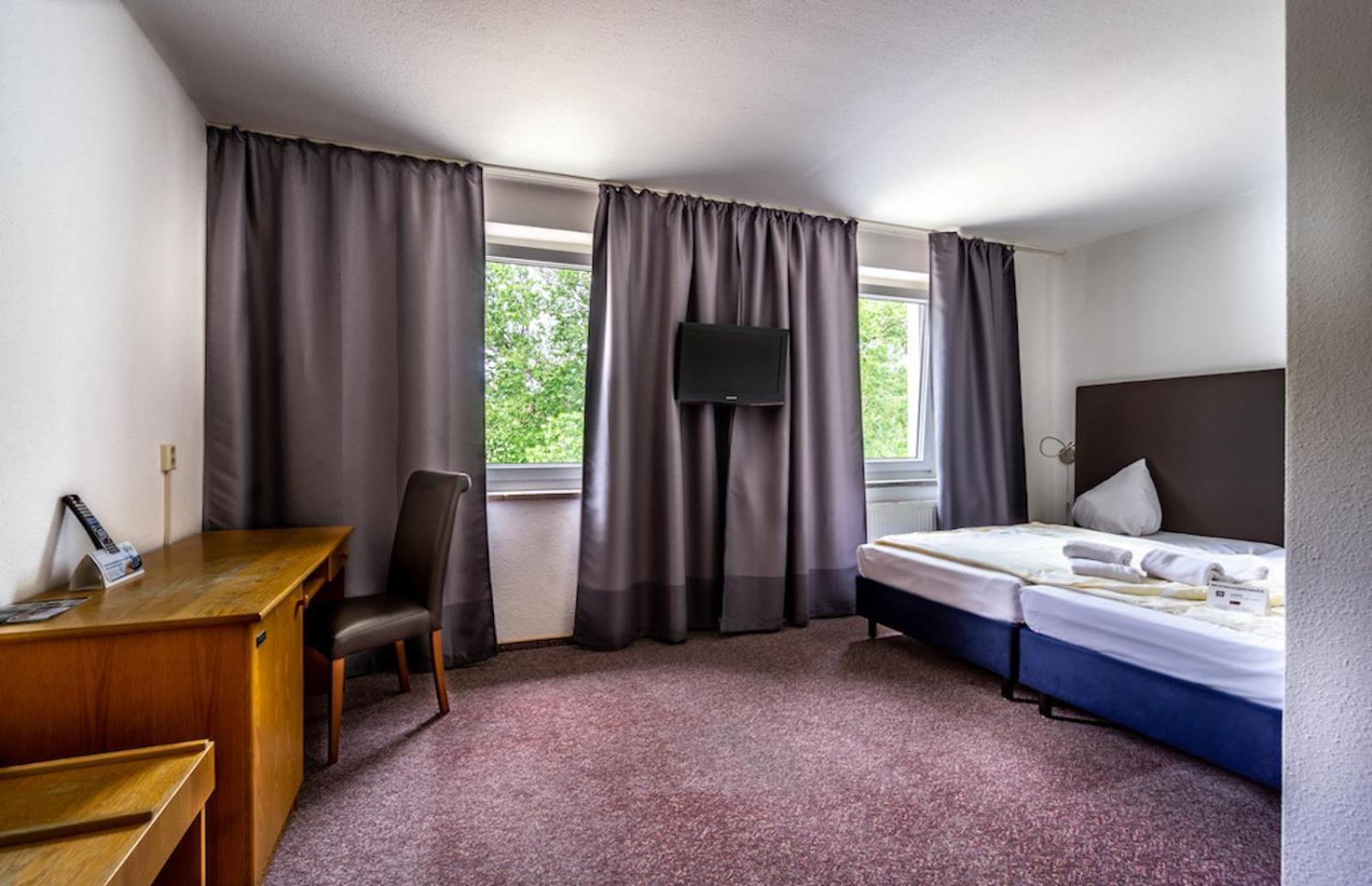 Sl'Otel Budget Bernburg Ngoại thất bức ảnh