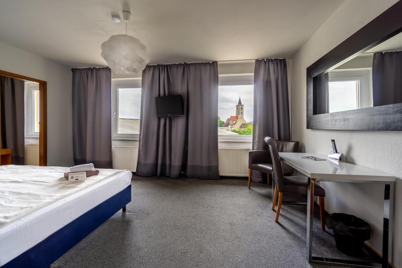 Sl'Otel Budget Bernburg Ngoại thất bức ảnh