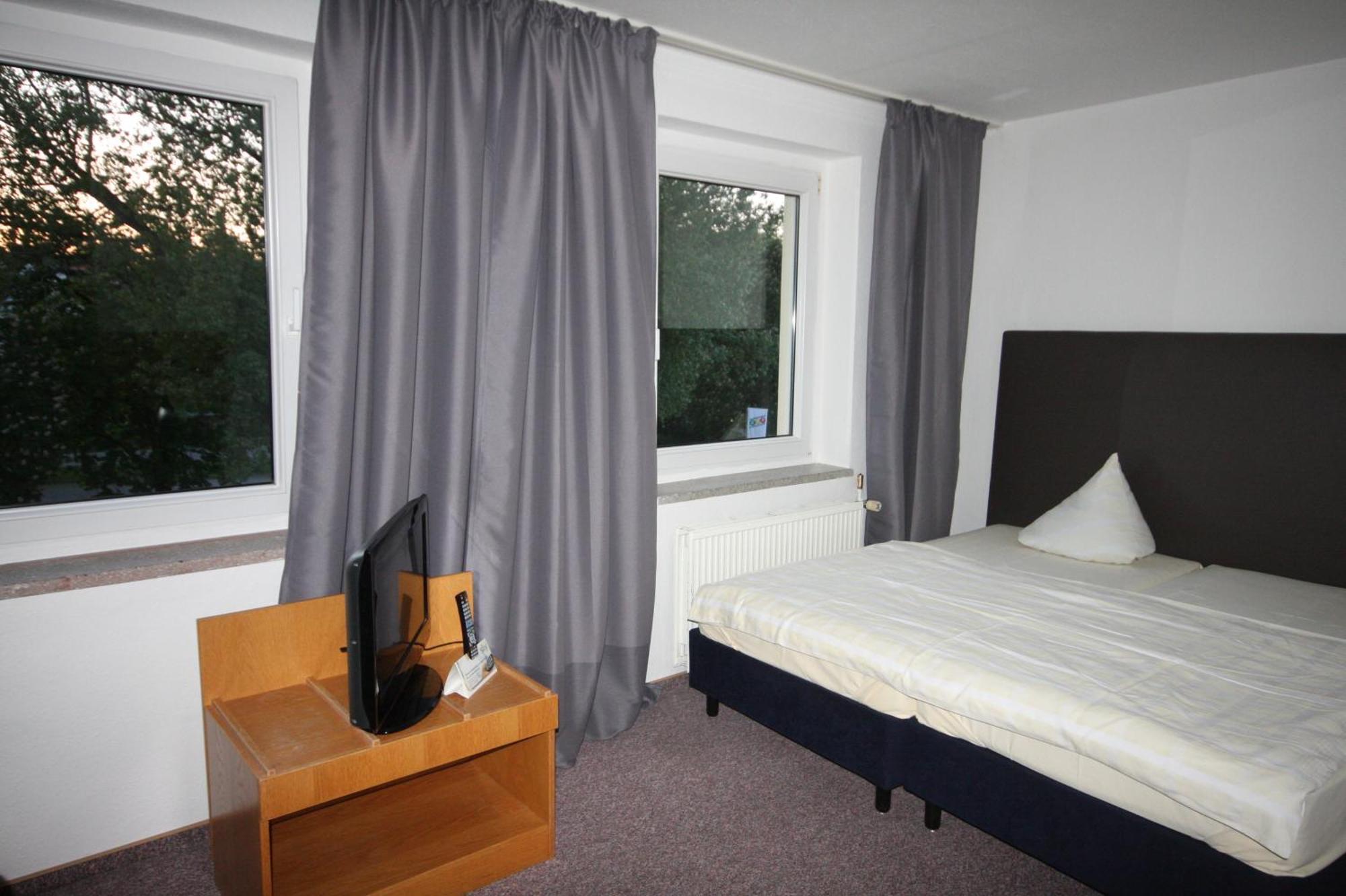 Sl'Otel Budget Bernburg Phòng bức ảnh