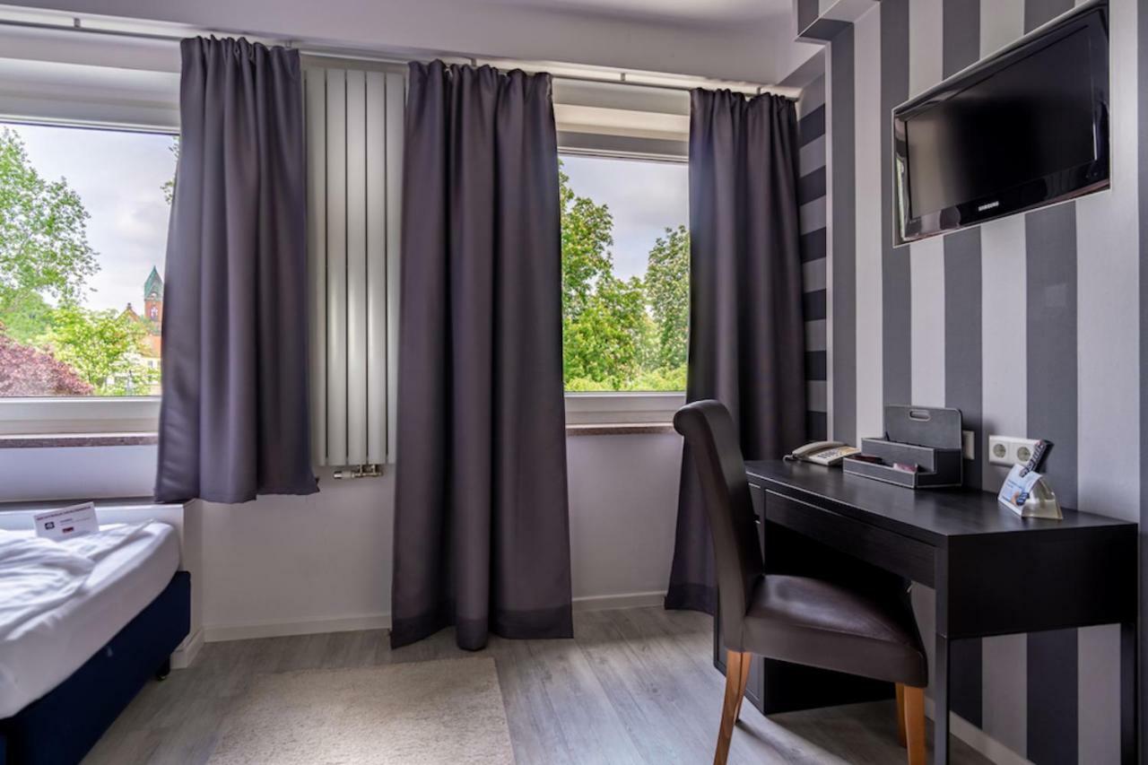 Sl'Otel Budget Bernburg Ngoại thất bức ảnh